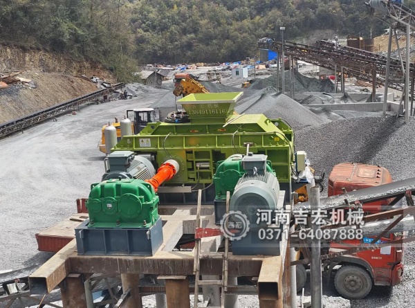 砂子粒型差、含粉量高？液壓對輥制砂機(jī)一鍵調(diào)節(jié),成品砂級配更優(yōu)！
