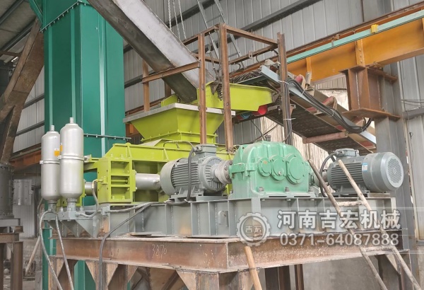 吉宏機(jī)械對(duì)輥制砂機(jī)：高耐磨輥皮+液壓調(diào)節(jié)，破碎效率提升30%！